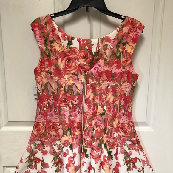 Gabby Skye Sleeveless Floral Fit & Flare Dress - Picture 8 of 16